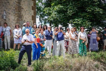 La Blanca reúne a cientos de peregrinos en la romería de Cabrejas del Pinar.