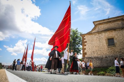 La Blanca reúne a cientos de peregrinos en la romería de Cabrejas del Pinar.