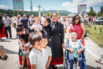 La Blanca reúne a cientos de peregrinos en la romería de Cabrejas del Pinar.