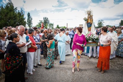La Blanca reúne a cientos de peregrinos en la romería de Cabrejas del Pinar.