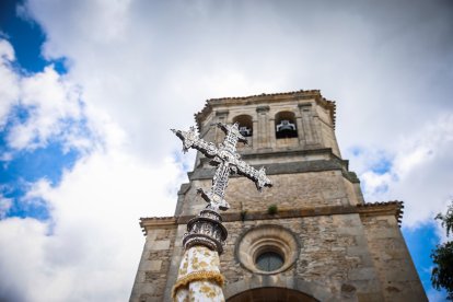 La Blanca reúne a cientos de peregrinos en la romería de Cabrejas del Pinar.
