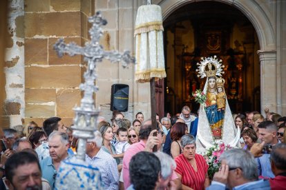 La Blanca reúne a cientos de peregrinos en la romería de Cabrejas del Pinar.