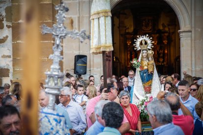 La Blanca reúne a cientos de peregrinos en la romería de Cabrejas del Pinar.