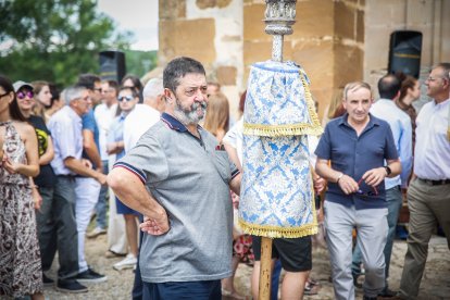 La Blanca reúne a cientos de peregrinos en la romería de Cabrejas del Pinar.