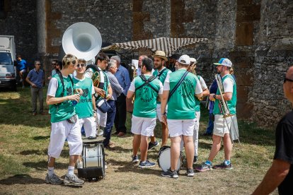 La Blanca reúne a cientos de peregrinos en la romería de Cabrejas del Pinar.