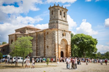 La Blanca reúne a cientos de peregrinos en la romería de Cabrejas del Pinar.