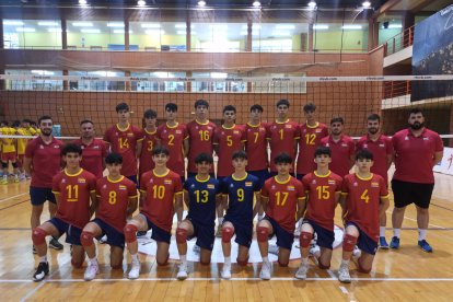 Jugadores y cuerpo técnico de la selección española Sub16.