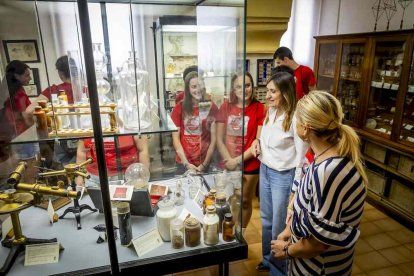 Los jóvenes visitaron el museo y el archivo del Instituto Antonio Machado