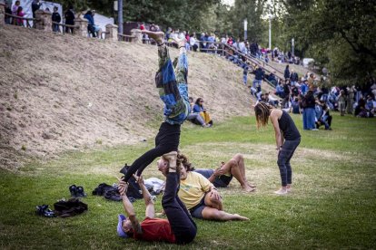 Una jornada para bailar y disfrutar junto al río Duero
