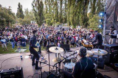 Una jornada para bailar y disfrutar junto al río Duero