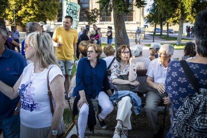 El pueblo salió a la calle para reivindicar la continuación de la infraestructura