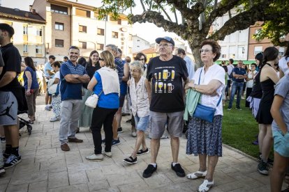 El pueblo salió a la calle para reivindicar la continuación de la infraestructura