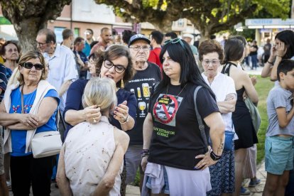 El pueblo salió a la calle para reivindicar la continuación de la infraestructura