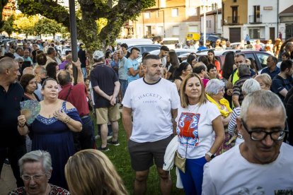El pueblo salió a la calle para reivindicar la continuación de la infraestructura