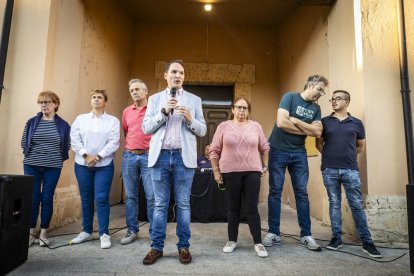 El pueblo salió a la calle para reivindicar la continuación de la infraestructura