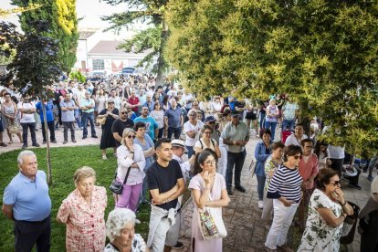 El pueblo salió a la calle para reivindicar la continuación de la infraestructura