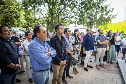 El pueblo salió a la calle para reivindicar la continuación de la infraestructura