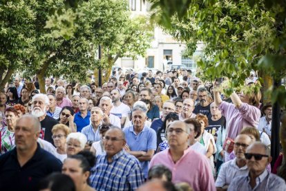 El pueblo salió a la calle para reivindicar la continuación de la infraestructura