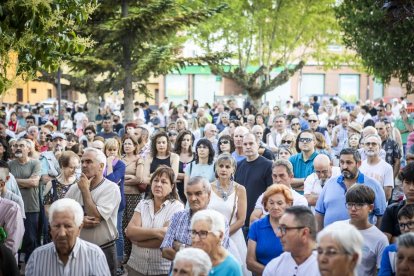 El pueblo salió a la calle para reivindicar la continuación de la infraestructura