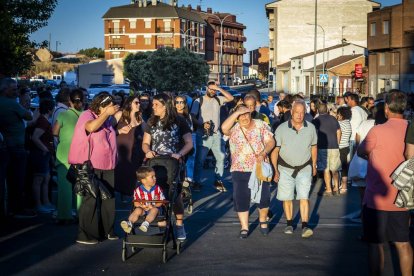 El pueblo salió a la calle para reivindicar la continuación de la infraestructura