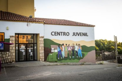 El pueblo salió a la calle para reivindicar la continuación de la infraestructura