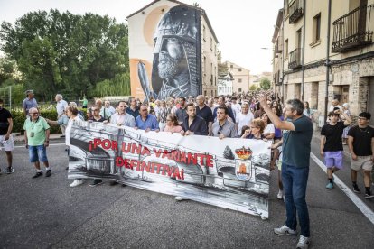 El pueblo salió a la calle para reivindicar la continuación de la infraestructura
