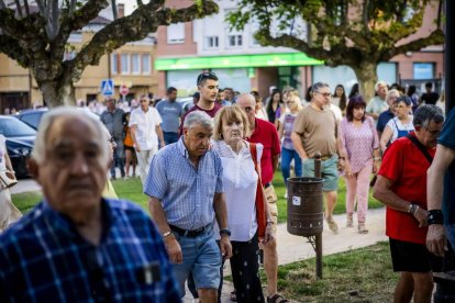 El pueblo salió a la calle para reivindicar la continuación de la infraestructura