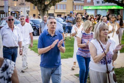El pueblo salió a la calle para reivindicar la continuación de la infraestructura