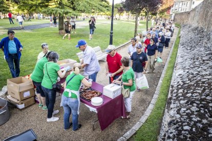 Los vecinos están pasando un fin de semana muy animado