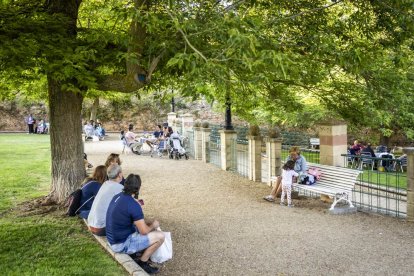 Los vecinos están pasando un fin de semana muy animado