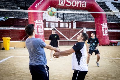 Partidos del mejor voleibol en la Plaza de toros de Soria