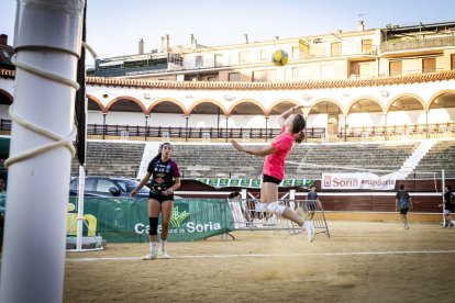 Partidos del mejor voleibol en la Plaza de toros de Soria