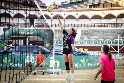 Partidos del mejor voleibol en la Plaza de toros de Soria