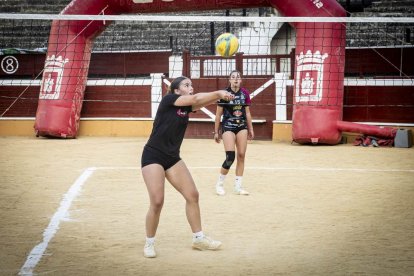 Partidos del mejor voleibol en la Plaza de toros de Soria