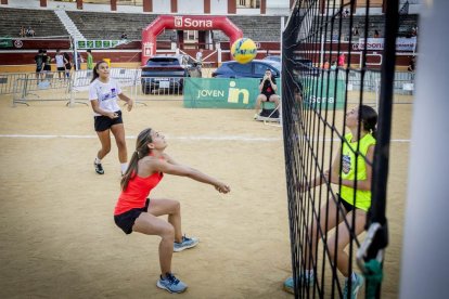 Partidos del mejor voleibol en la Plaza de toros de Soria