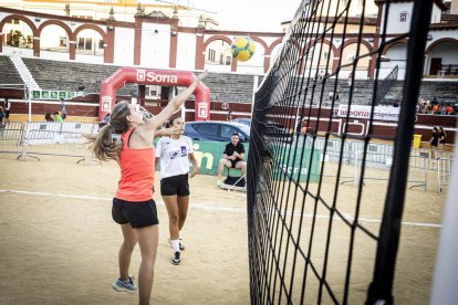 Partidos del mejor voleibol en la Plaza de toros de Soria