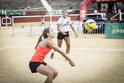 Partidos del mejor voleibol en la Plaza de toros de Soria