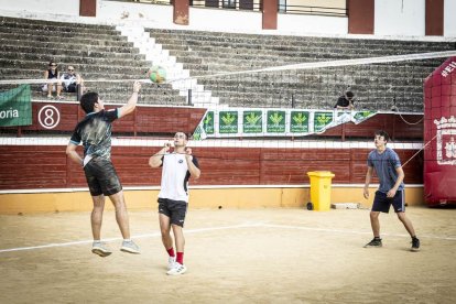Partidos del mejor voleibol en la Plaza de toros de Soria