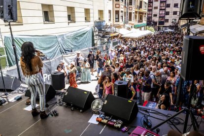El buen ambiente se vivía en cara rincón de los conciertos del festival