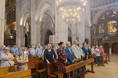También han homenajeado a Monseñor López Llorente.