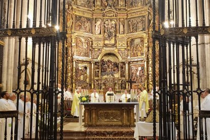 También han homenajeado a Monseñor López Llorente.