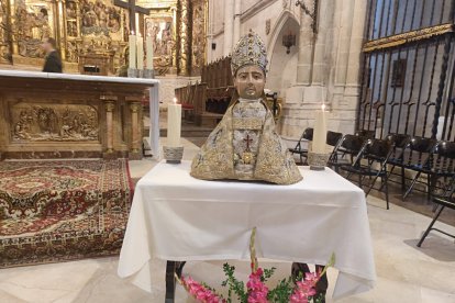 También han homenajeado a Monseñor López Llorente.