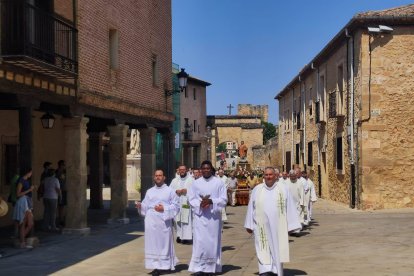 También han homenajeado a Monseñor López Llorente.