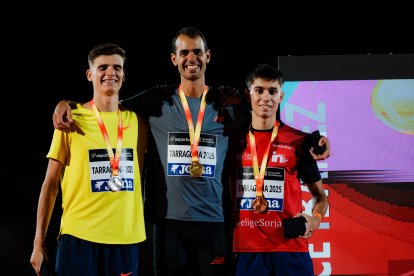 Rubén Leonardo a la derecha de la imagen como tercer clasificado en el Nacional en la prueba de los 3.000 obstáculos.