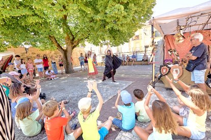 Berlanga de Duero pone el mejor marco posible al Mercado Medieval, una iniciativa que recuerda el pasado de la localidad.