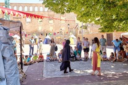 Berlanga de Duero pone el mejor marco posible al Mercado Medieval, una iniciativa que recuerda el pasado de la localidad.