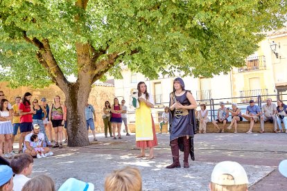 Berlanga de Duero pone el mejor marco posible al Mercado Medieval, una iniciativa que recuerda el pasado de la localidad.