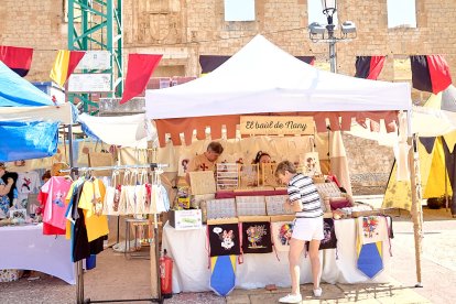 Berlanga de Duero pone el mejor marco posible al Mercado Medieval, una iniciativa que recuerda el pasado de la localidad.
