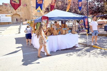Berlanga de Duero pone el mejor marco posible al Mercado Medieval, una iniciativa que recuerda el pasado de la localidad.