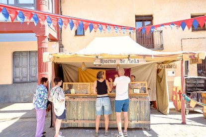 Berlanga de Duero pone el mejor marco posible al Mercado Medieval, una iniciativa que recuerda el pasado de la localidad.